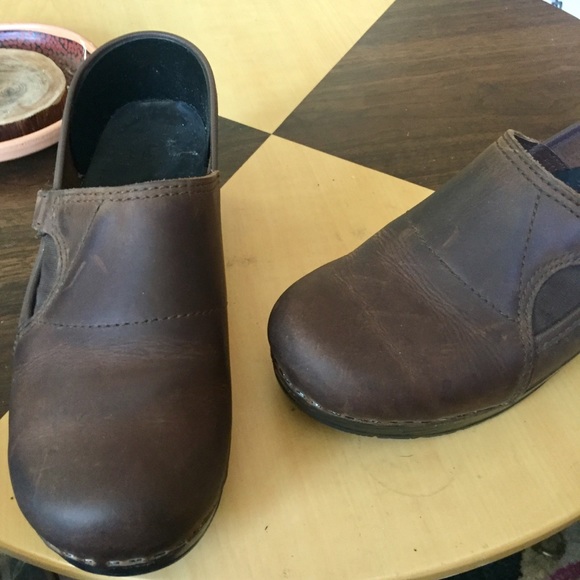 Dansko Shoes - Dansko Clogs Brown Leather Sz 39 Euro 8.5 US